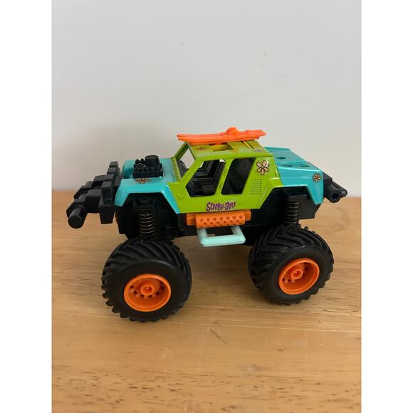 Vintage Scooby-Doo 1999 On Ski Vacation Friction Powered Car - Picture 3 of 9